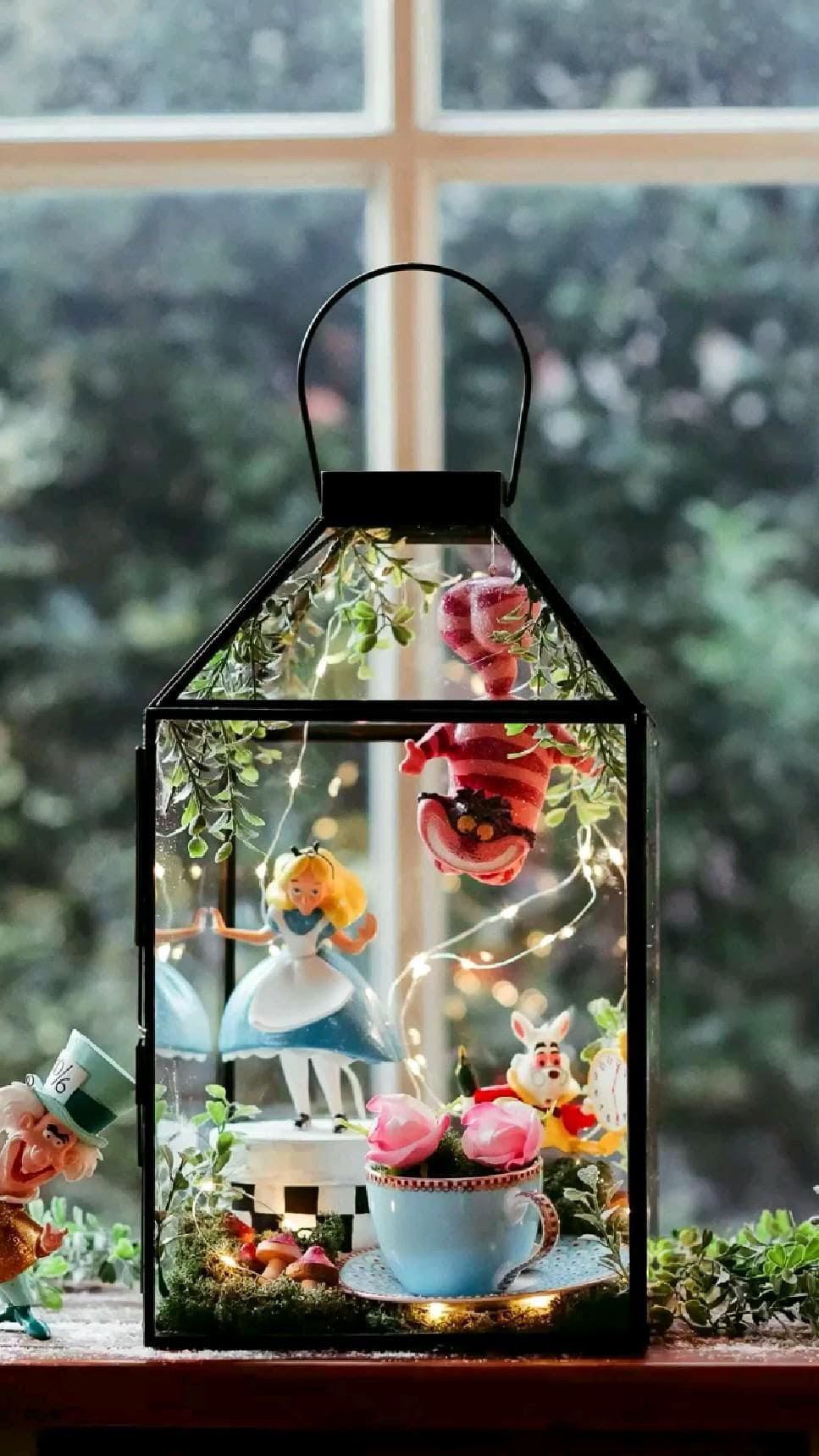 Alice in Wonderland Lantern Scene