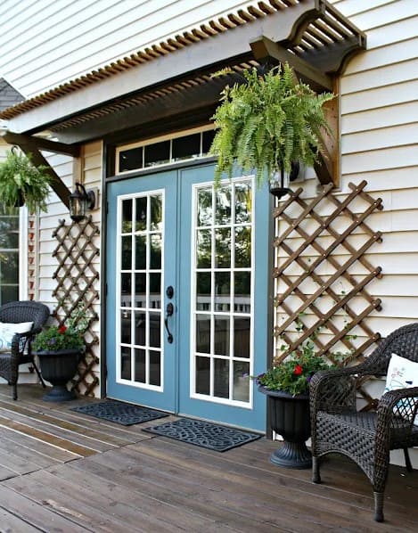 Cottage-Style Deck Entrance