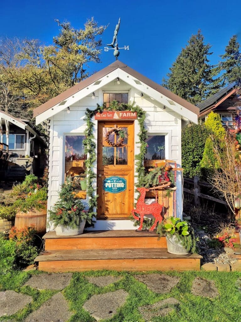 Farmhouse Christmas Shed Retreat